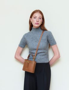 Cách phối đồ với túi mini form hộp