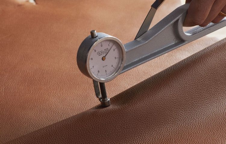 Làm đồ da theo yêu cầu TPHCM: Những điều cần biết trước khi đặt