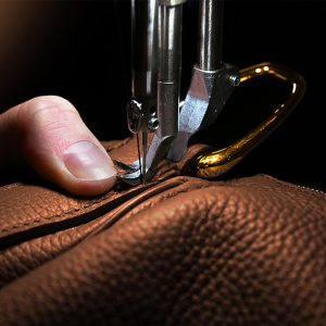 Xưởng đồ da TPHCM và hàng nhập khẩu: Đâu là lựa chọn tối ưu